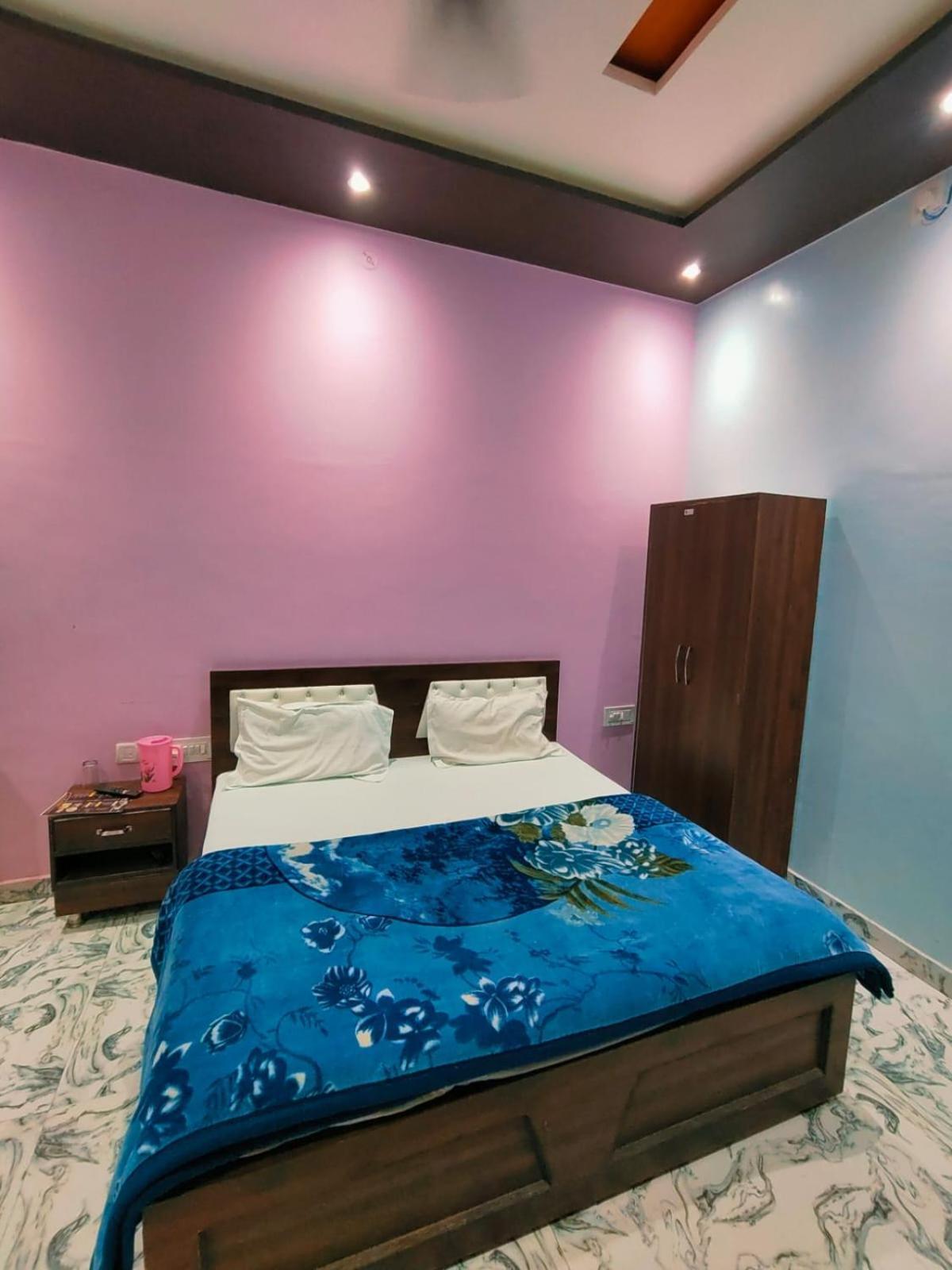 Kaka Guest House Ayodhya Экстерьер фото
