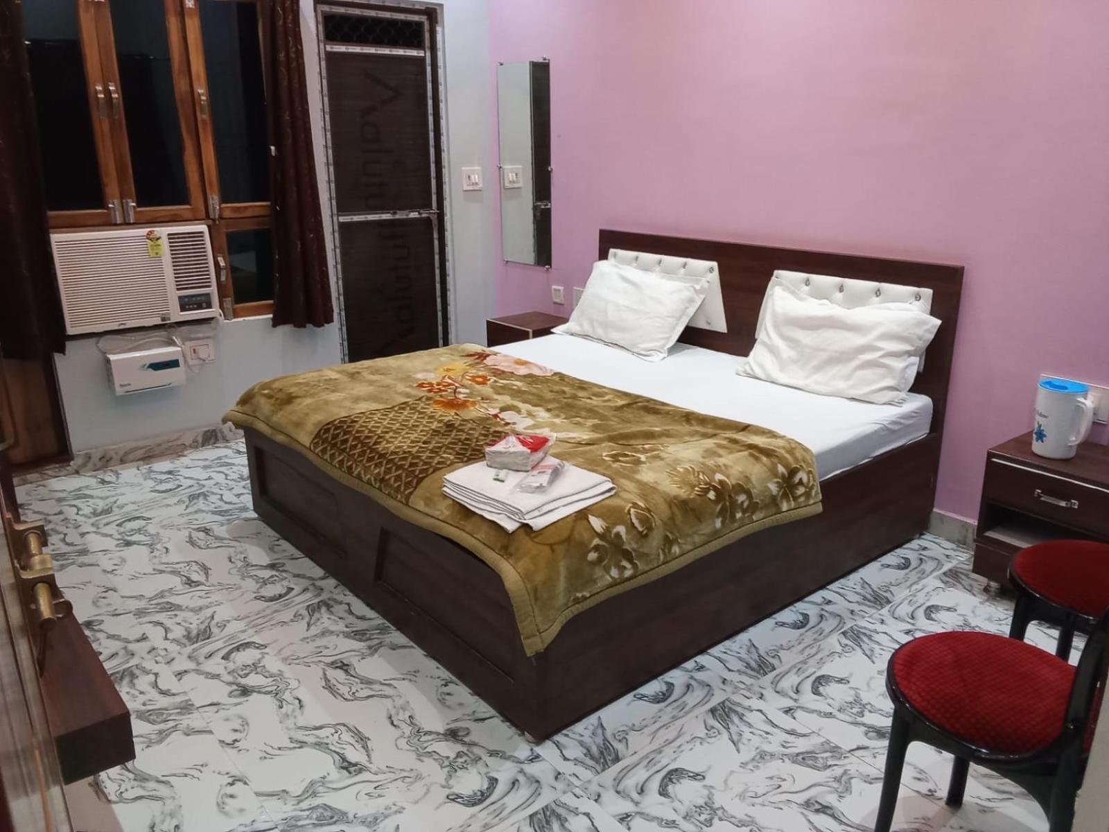 Kaka Guest House Ayodhya Экстерьер фото