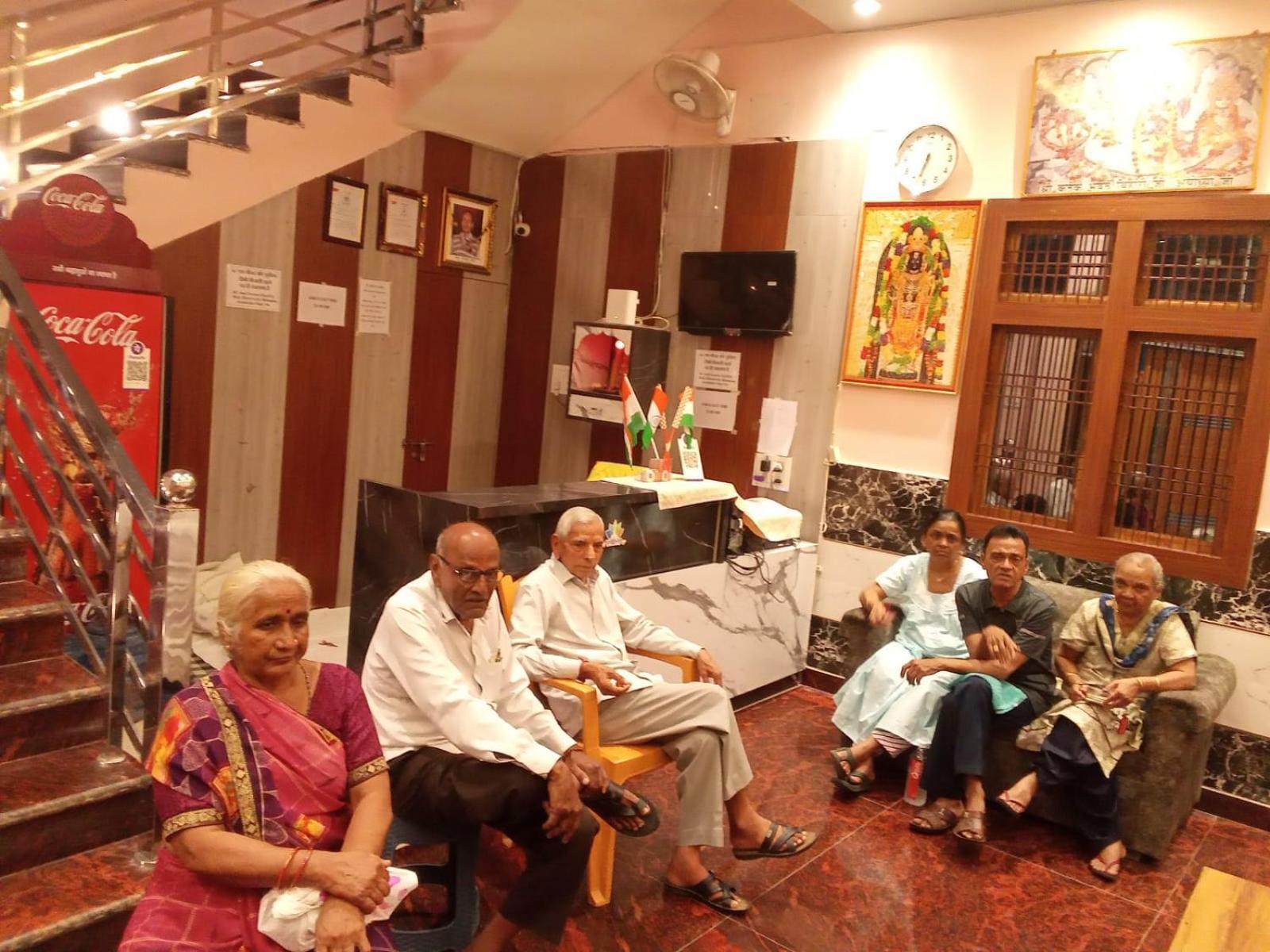Kaka Guest House Ayodhya Экстерьер фото