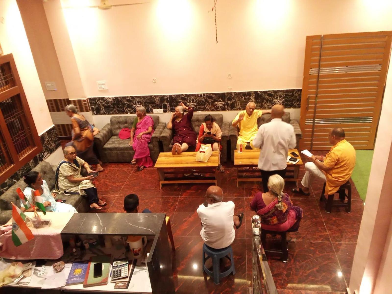 Kaka Guest House Ayodhya Экстерьер фото